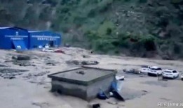 网友爆料山洪事件视频播放,惊险山洪事件视频曝光，现场惊心动魄